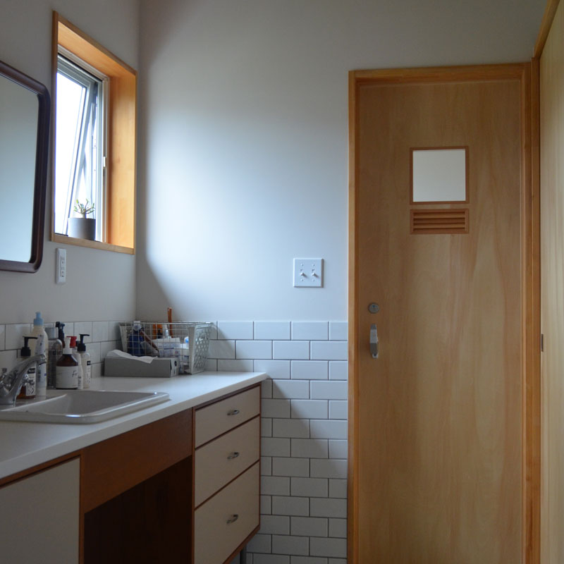 TOGGLE SWITCH PLATE - WHITE