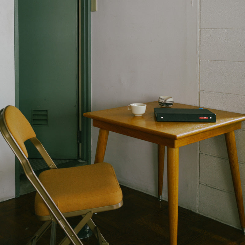 SQUARE TABLE