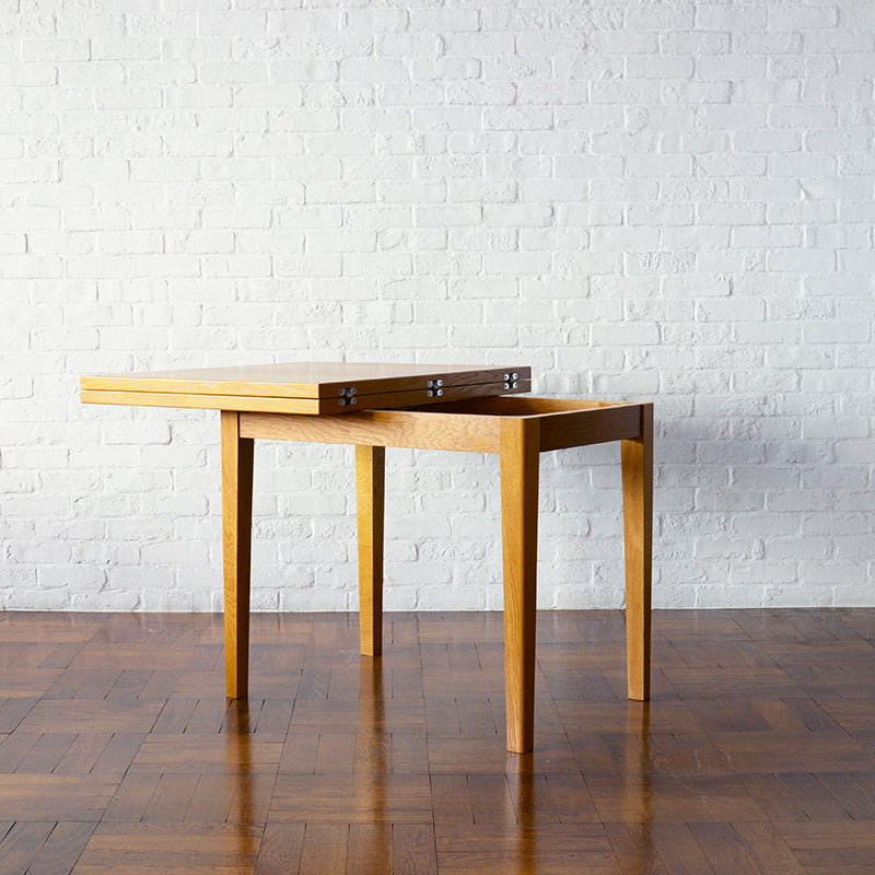 DH DINING TABLE