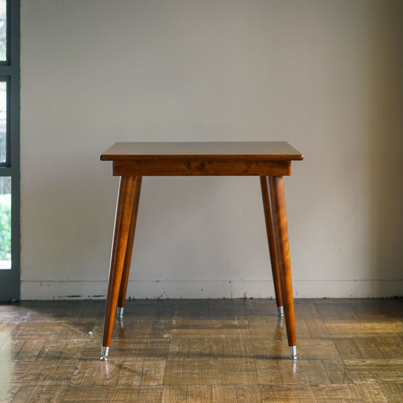 SQUARE TABLE