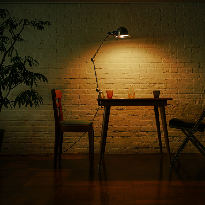 SQUARE TABLE