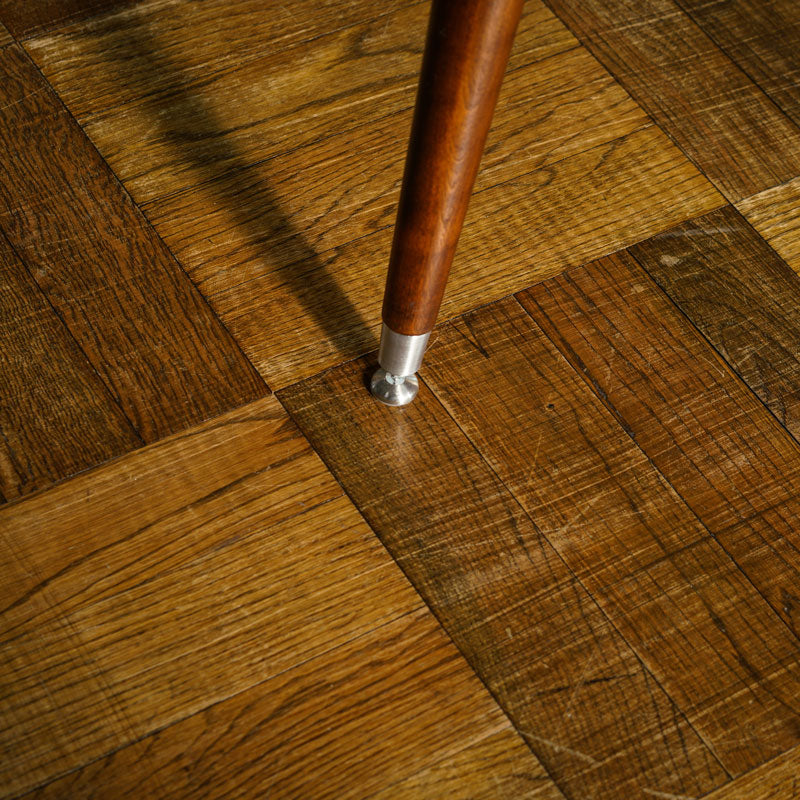 SQUARE TABLE