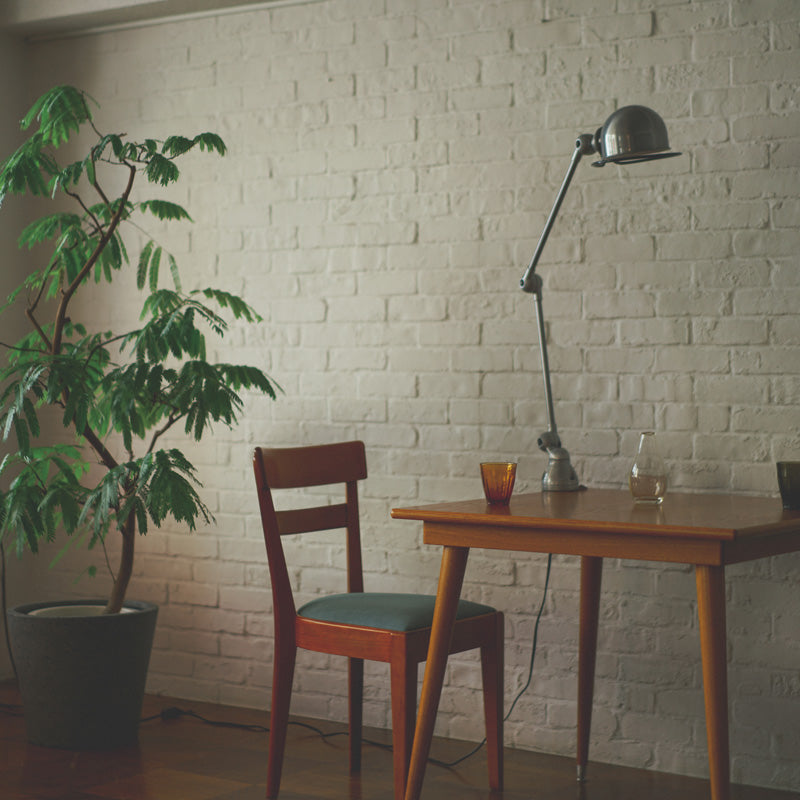 SQUARE TABLE