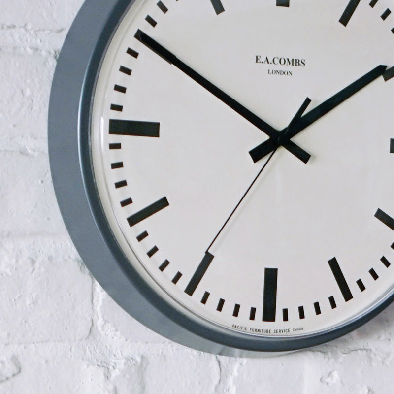 E.A. COMBS WALL CLOCK - (S) Φ315