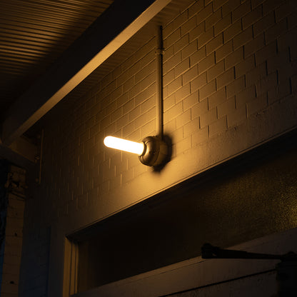 CAST ALUMINUM LAMP