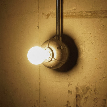CAST ALUMINUM LAMP