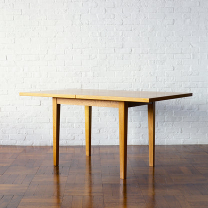 DH DINING TABLE