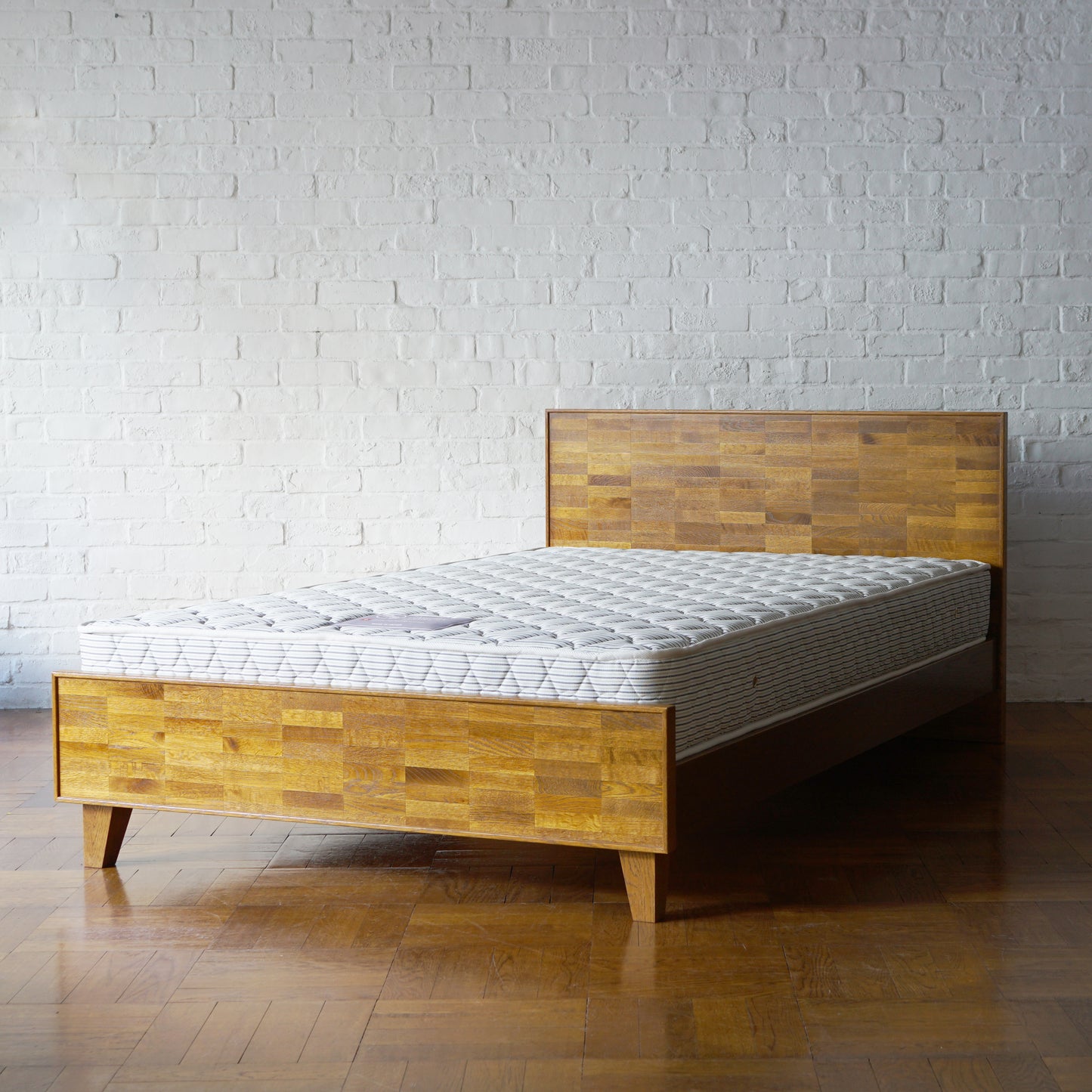 PARQUET BACK BED