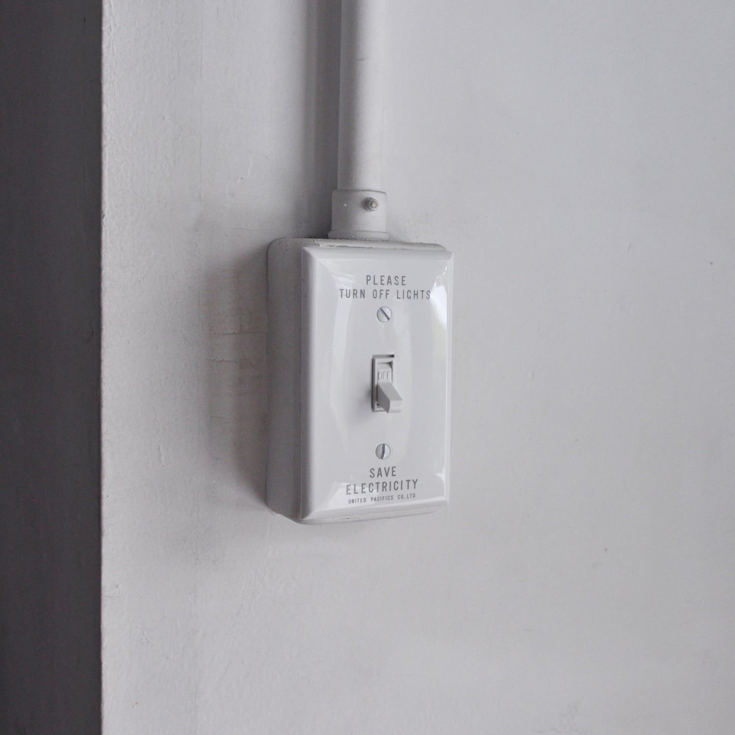 SAVE ENERGY TOGGLE SWITCH PLATE - WHITE